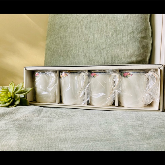 NWOT Christopher Stuart Bone China Set - Picture 4 of 7